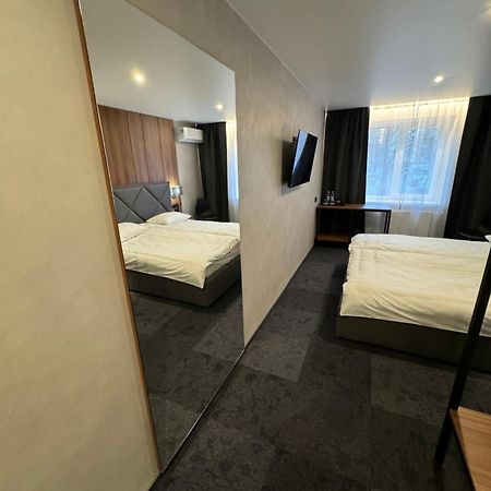 Alir Hotel ชึโตเมอร์ ภายนอก รูปภาพ