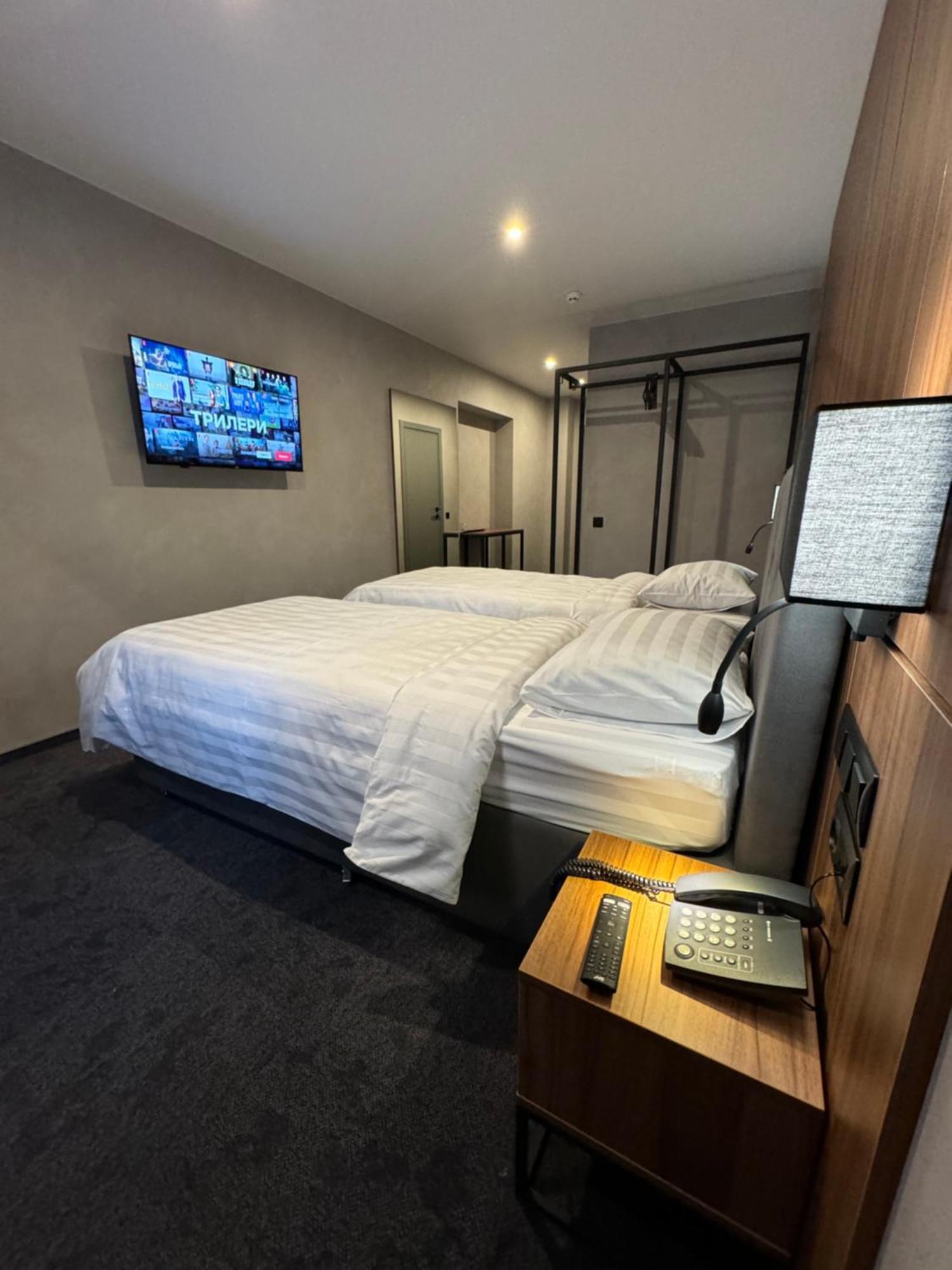 Alir Hotel ชึโตเมอร์ ภายนอก รูปภาพ