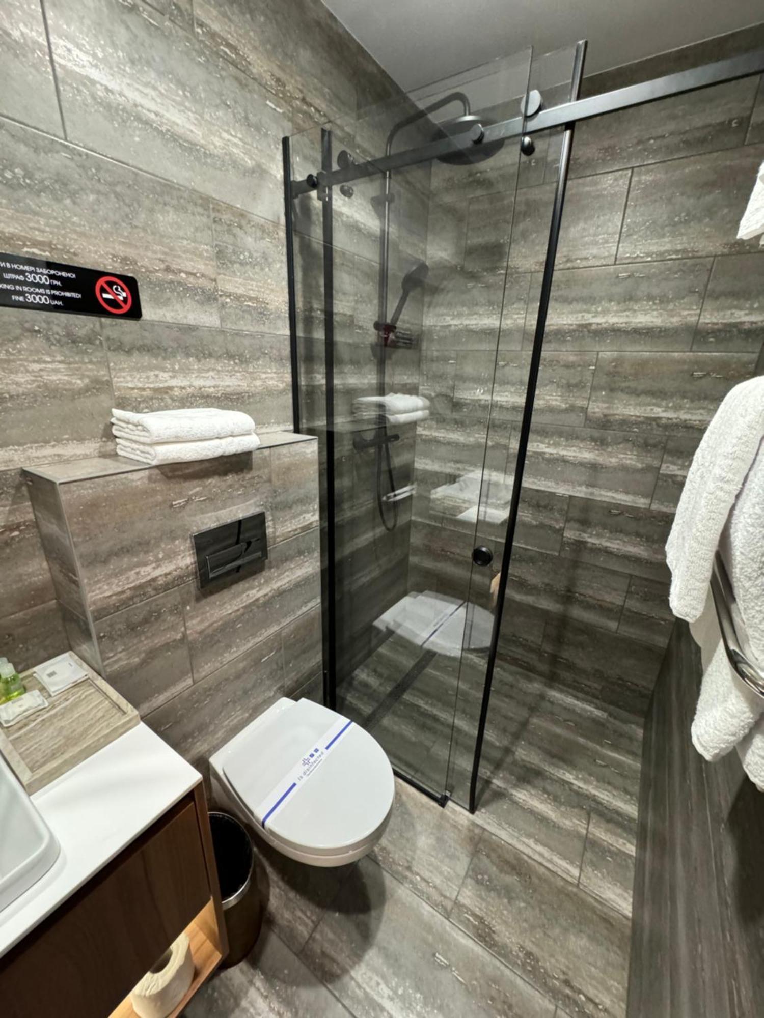 Alir Hotel ชึโตเมอร์ ภายนอก รูปภาพ