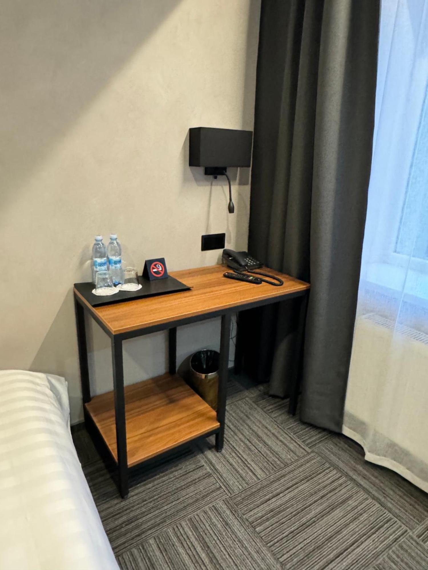 Alir Hotel ชึโตเมอร์ ภายนอก รูปภาพ