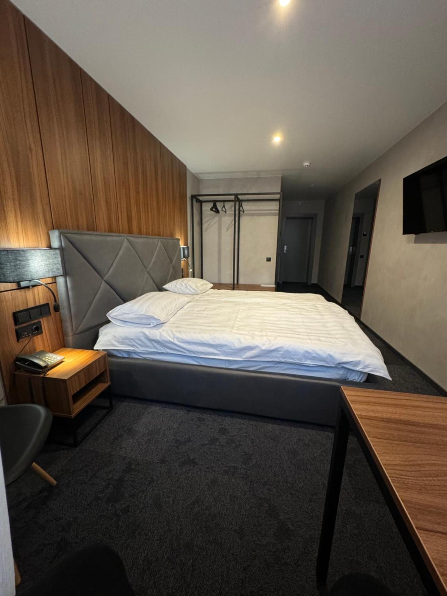 Alir Hotel ชึโตเมอร์ ภายนอก รูปภาพ