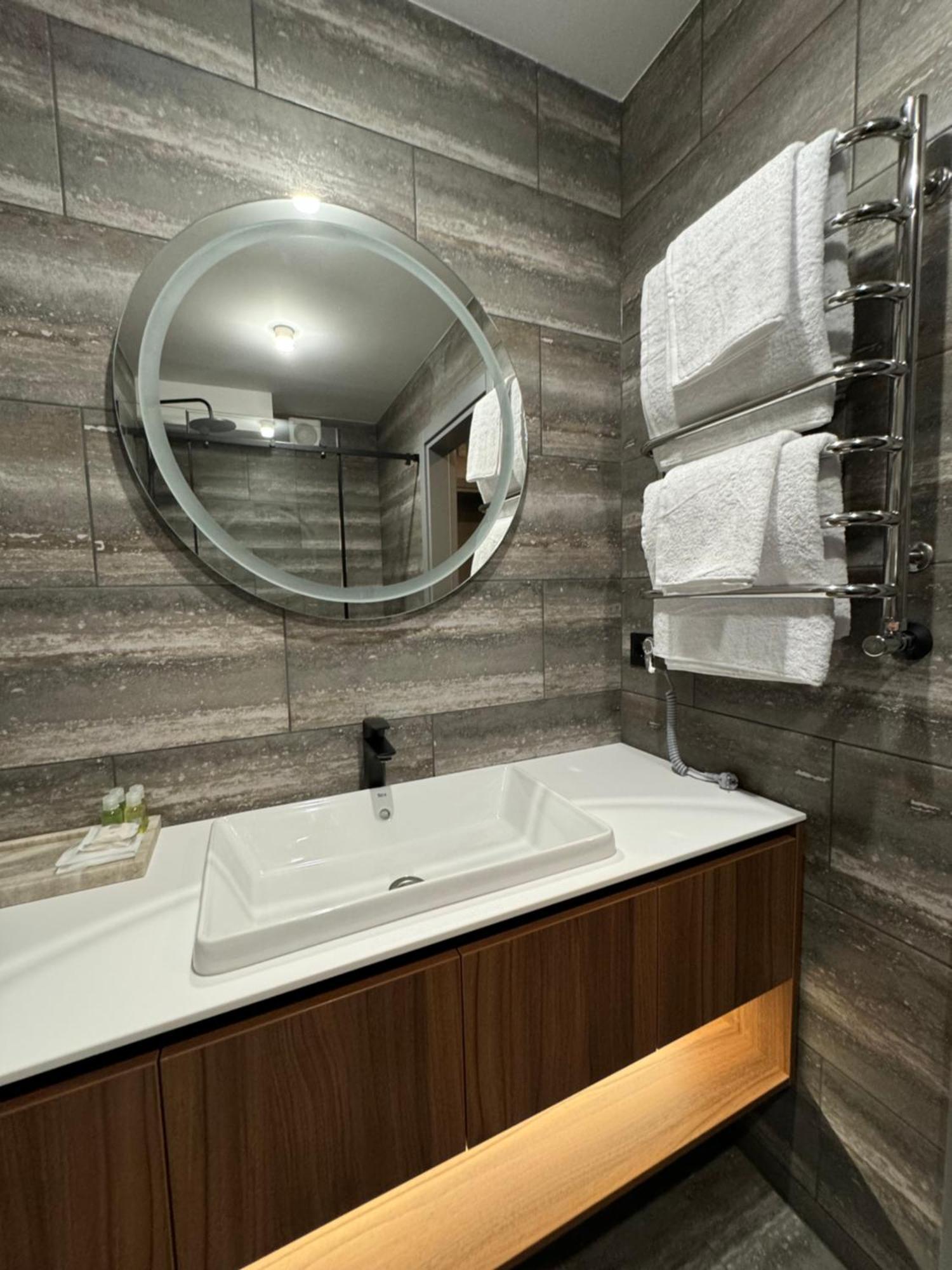 Alir Hotel ชึโตเมอร์ ภายนอก รูปภาพ