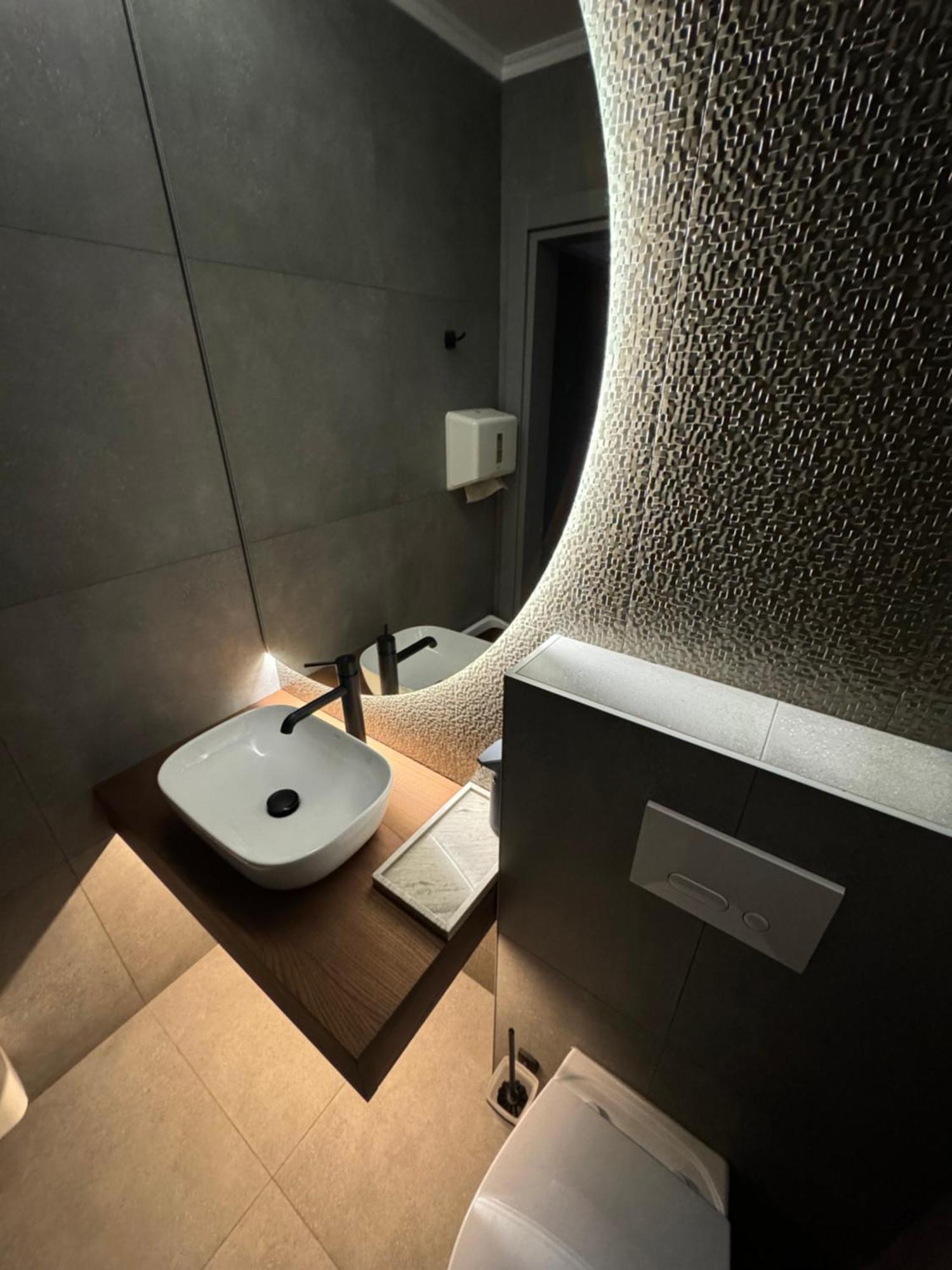 Alir Hotel ชึโตเมอร์ ภายนอก รูปภาพ
