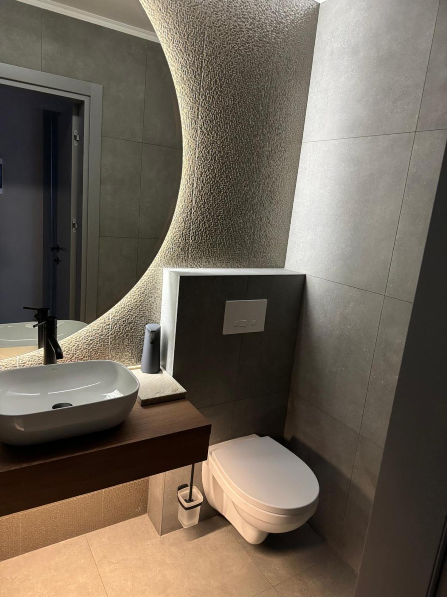 Alir Hotel ชึโตเมอร์ ภายนอก รูปภาพ