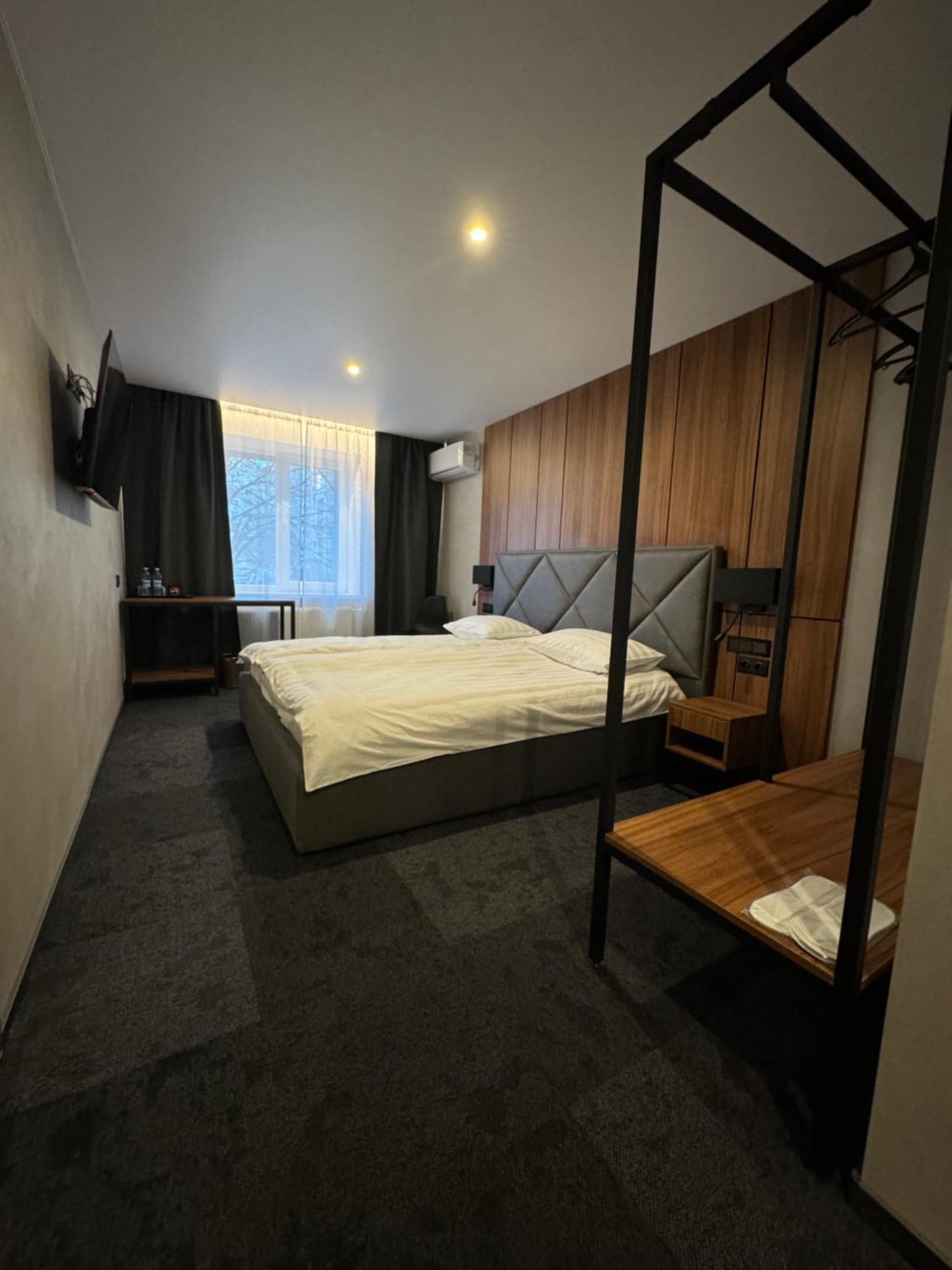 Alir Hotel ชึโตเมอร์ ภายนอก รูปภาพ