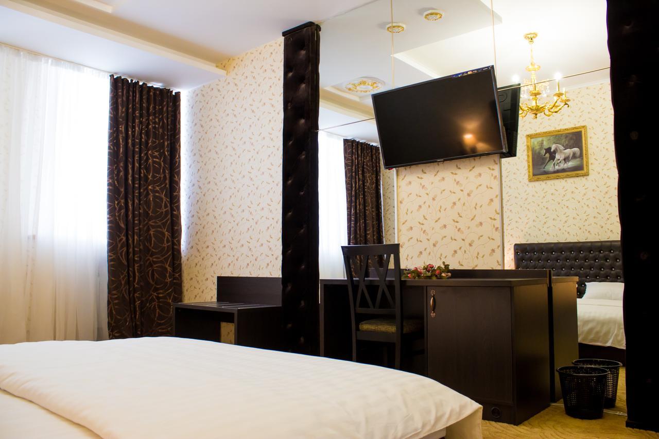 Alir Hotel ชึโตเมอร์ ภายนอก รูปภาพ