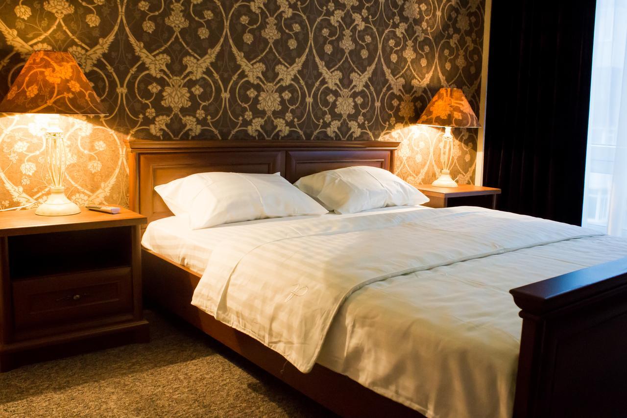 Alir Hotel ชึโตเมอร์ ภายนอก รูปภาพ