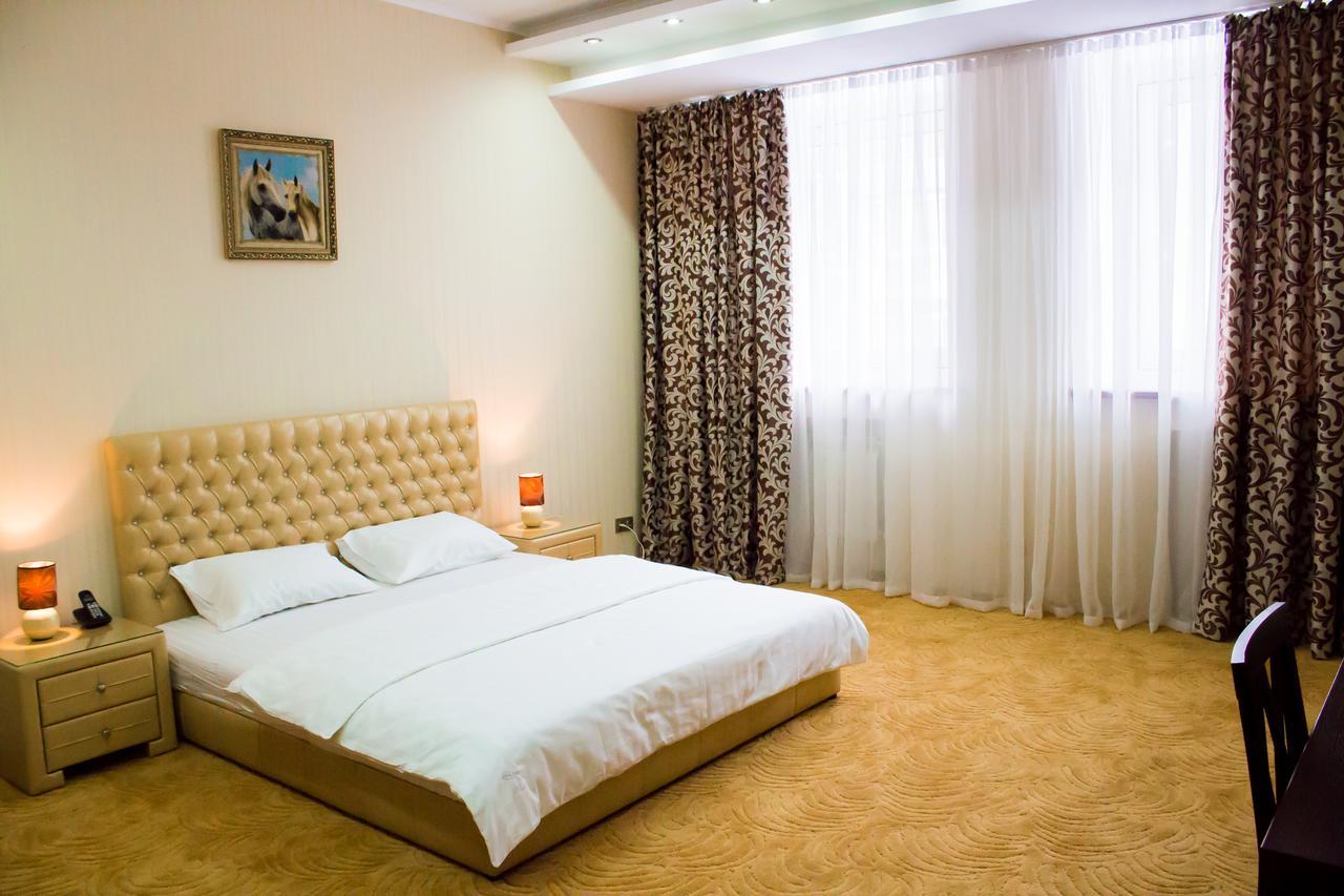 Alir Hotel ชึโตเมอร์ ภายนอก รูปภาพ
