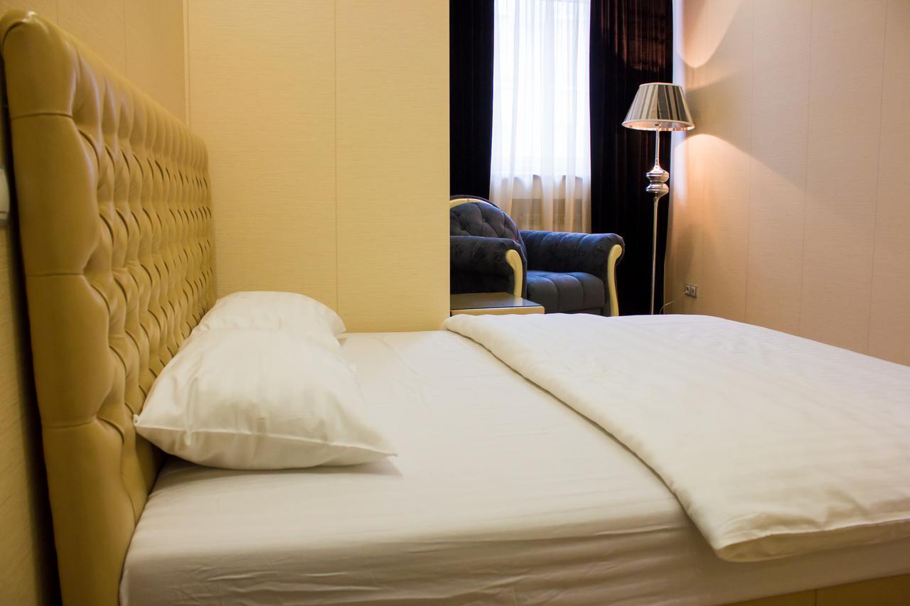 Alir Hotel ชึโตเมอร์ ภายนอก รูปภาพ