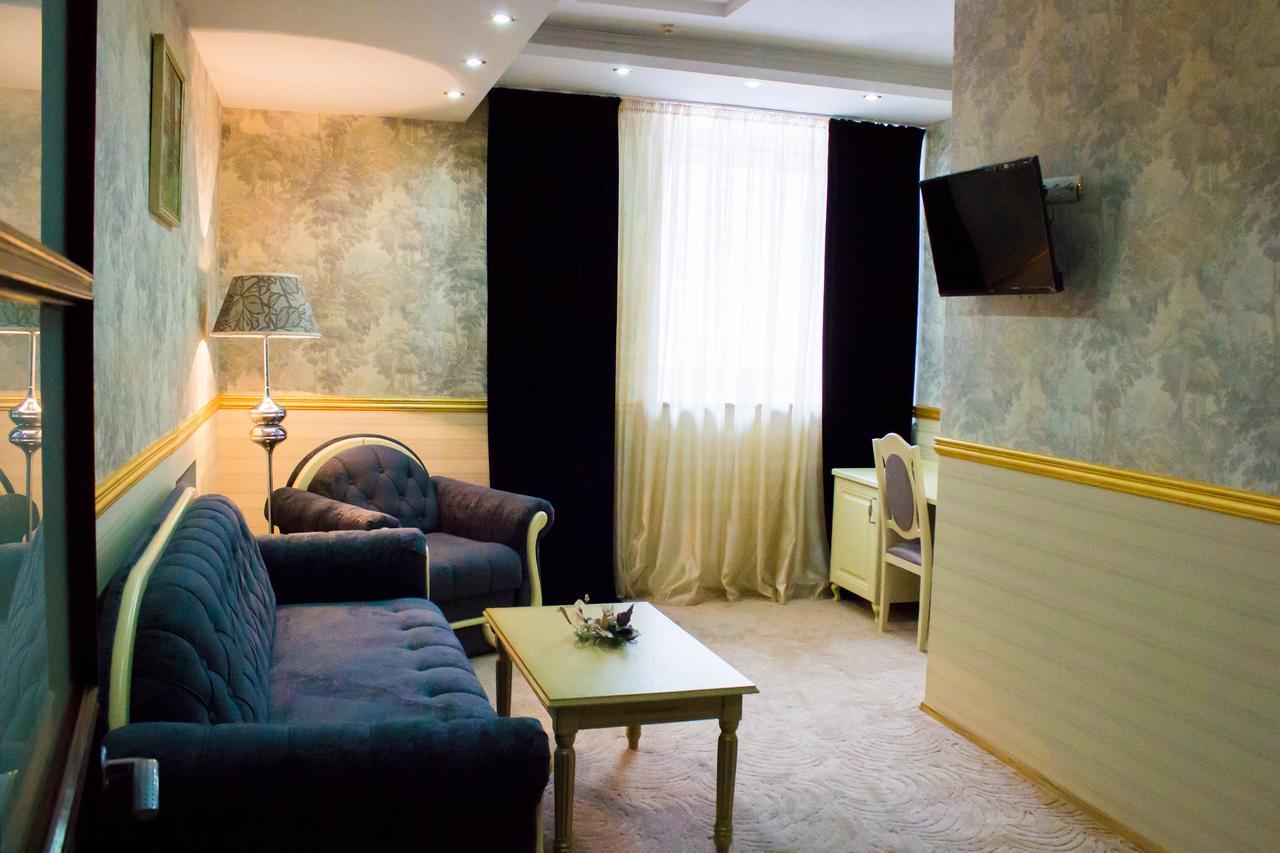 Alir Hotel ชึโตเมอร์ ภายนอก รูปภาพ