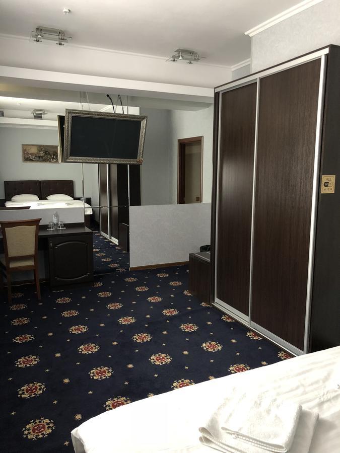 Alir Hotel ชึโตเมอร์ ภายนอก รูปภาพ
